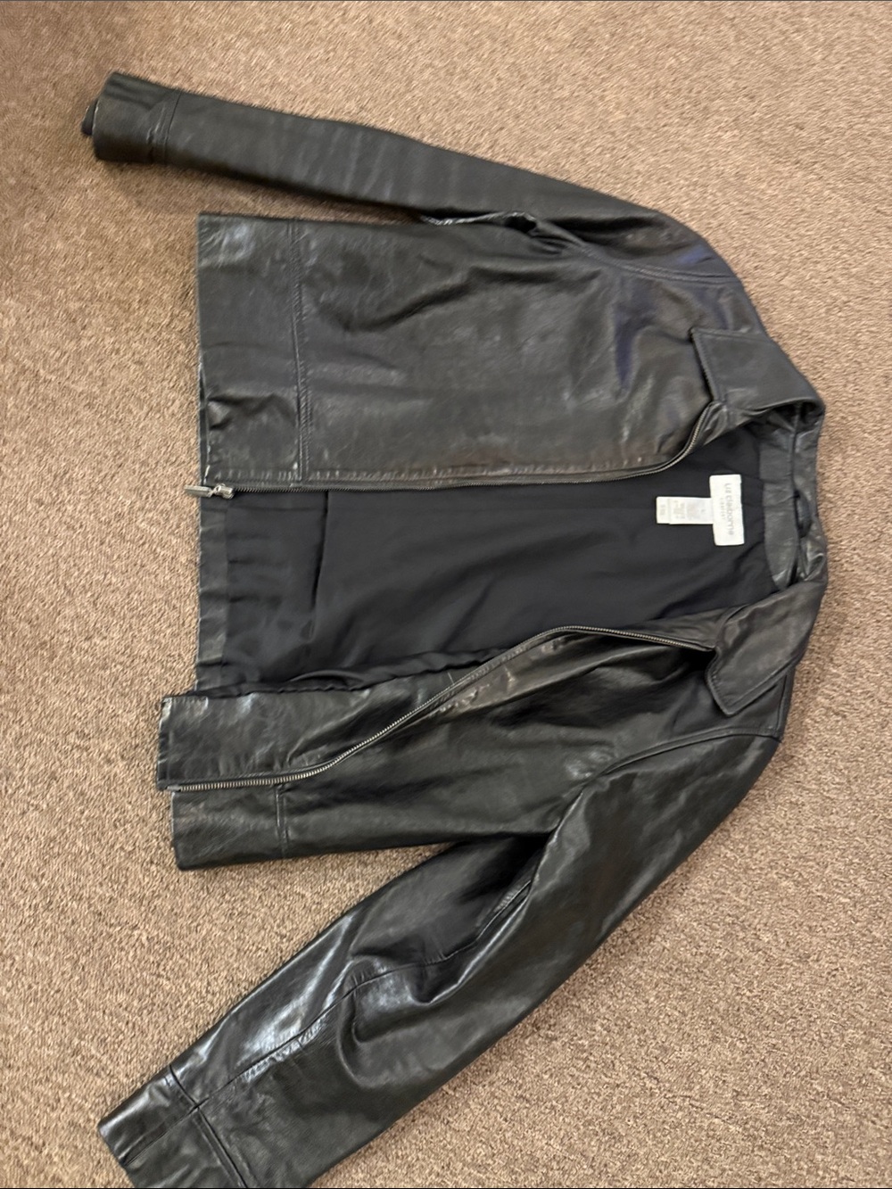 Liz Claiborne Sport 100% leather Black
Jacket